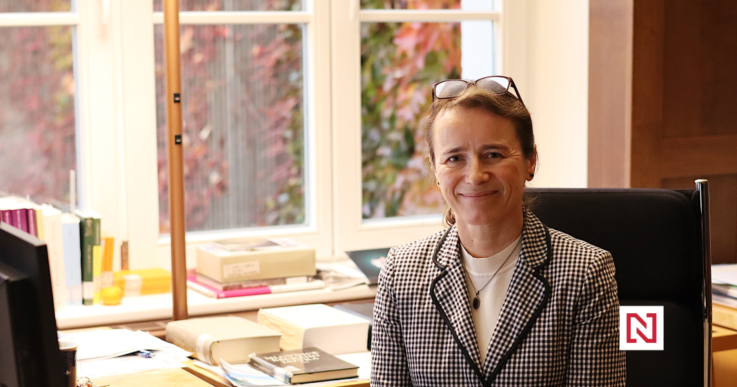 Suspension of Renowned Professor Defended by Dean: Investigation at Risk Explained