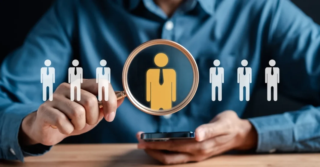 Uncertainty Rises: Job Cuts in Industry, Companies Cut Costs, and Christmas Temp Jobs Disappear