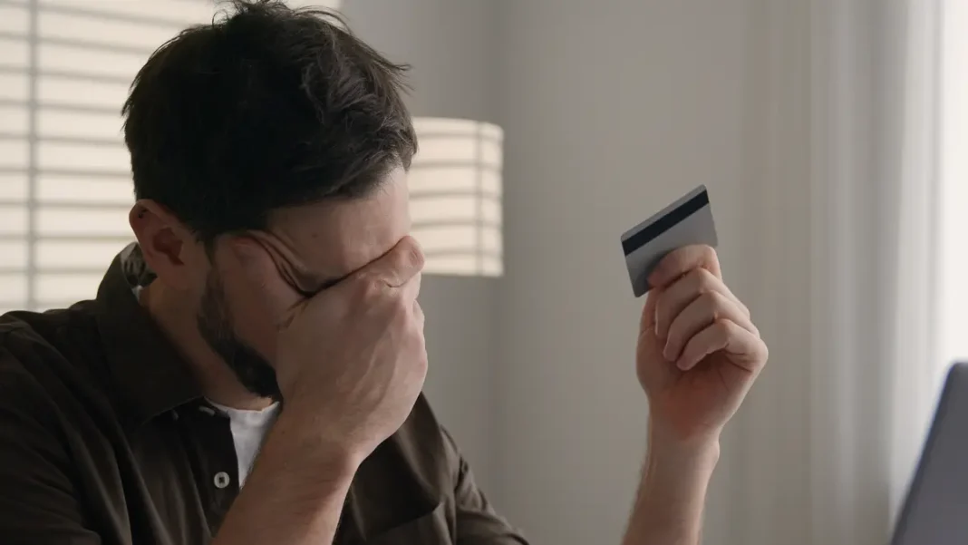 Title: “Scam Alert: Man from Olomouc Loses 26,000 in Coat Sale Fraud”