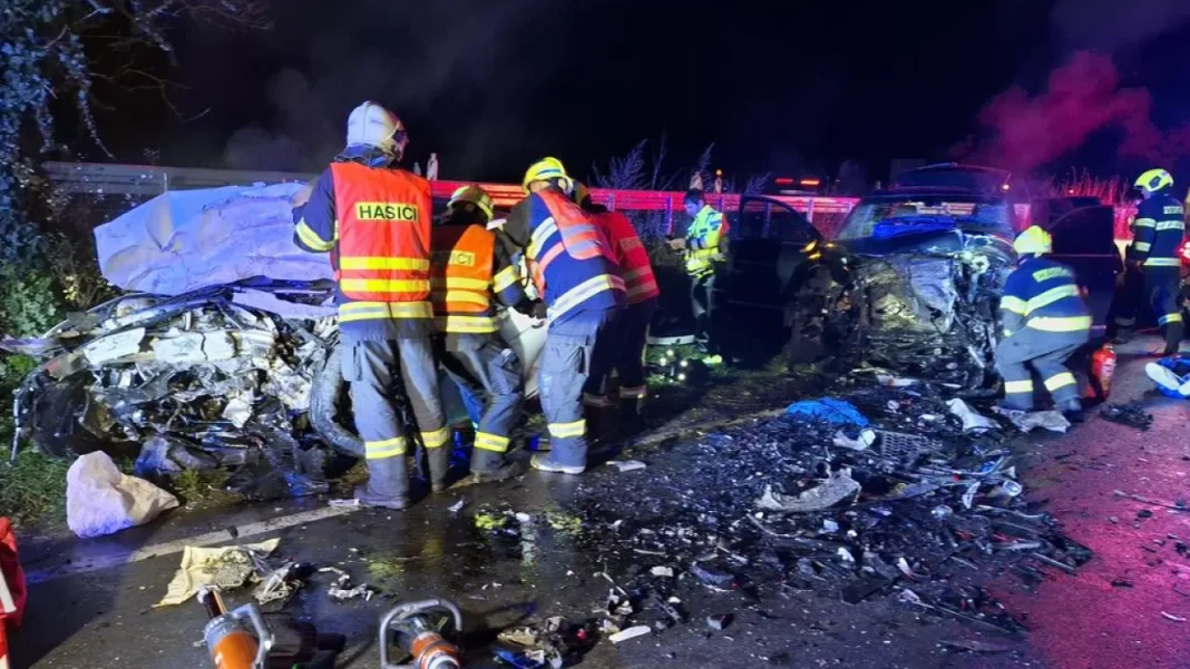 Fatal Car Crash in Olomouc Region Leaves One Dead, Seven Injured