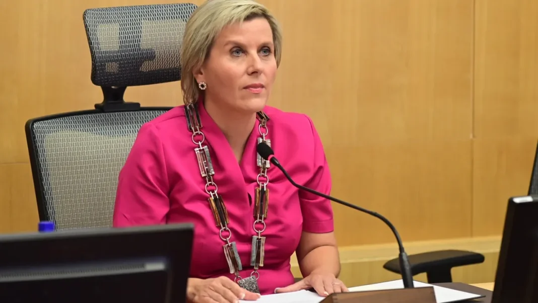 Mračková Vildumetzová Steps Down as Regional Governor — ČT24 — Czech Television