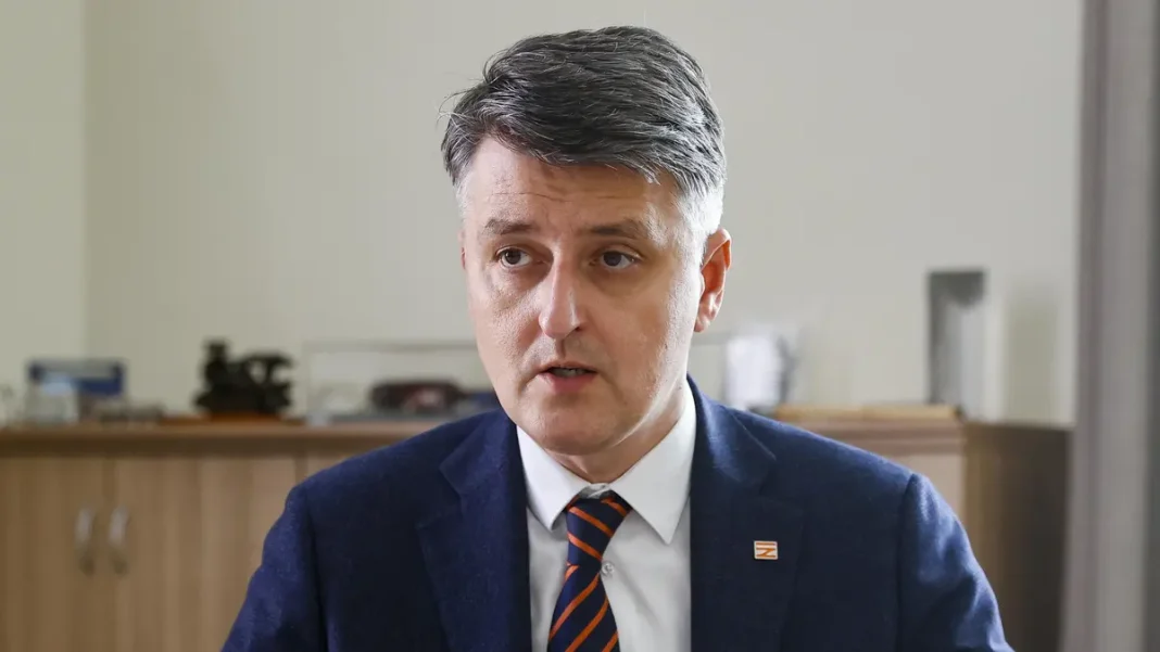 Why Starostové Wants Svoboda to Step Down as Head of SŽ