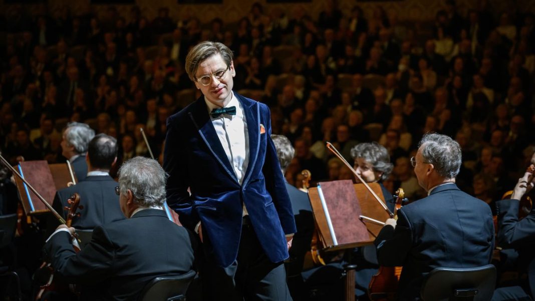 Review: Icelandic Star Pianist Thrills Rudolfinum with Unique Classical Performance