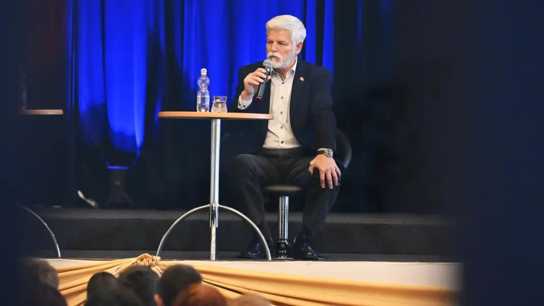 Vildumetzová Criticizes Pavel for Overlooking University Topic During Regional Visit Despite Discussion