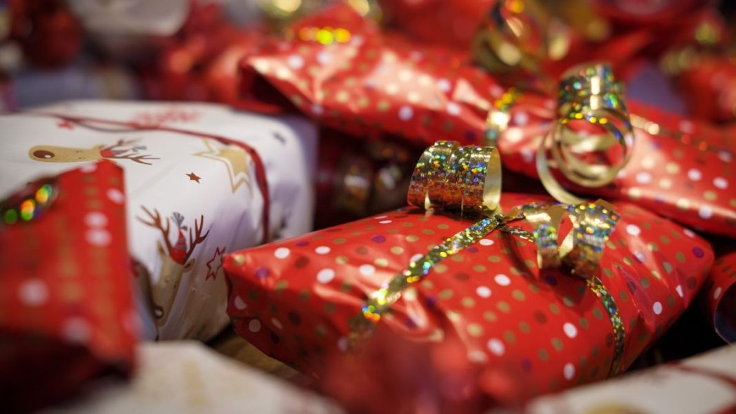 Survey Reveals: 60% of Czechs Plan to Cut Back on Christmas Spending