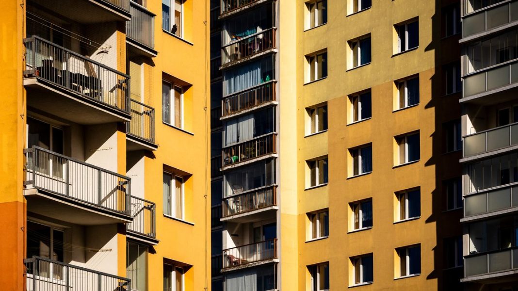 Analysis Reveals Average Salary Earners Can Afford a 31-Square-Meter Apartment in Prague