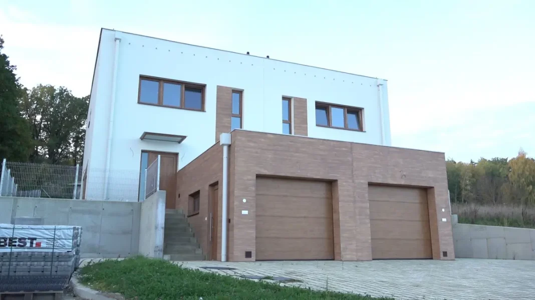 I Can Imagine How It Will Look: Hluboká nad Vltavou Residents Protest Against the Establishment of a Children’s Home