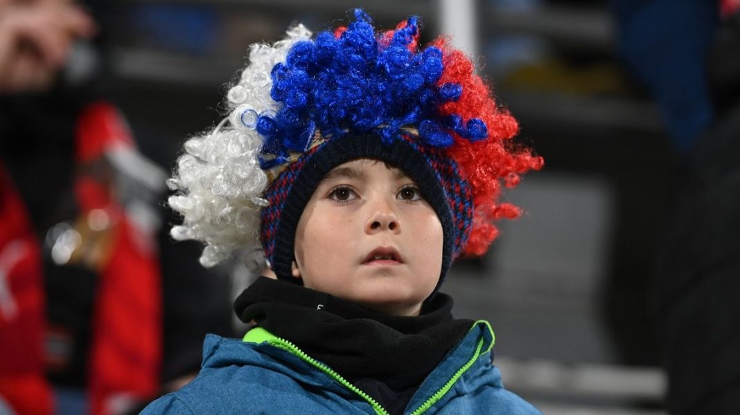 The Delicate Relationship Between Fans and the National Football Team: Players Respond to Criticism