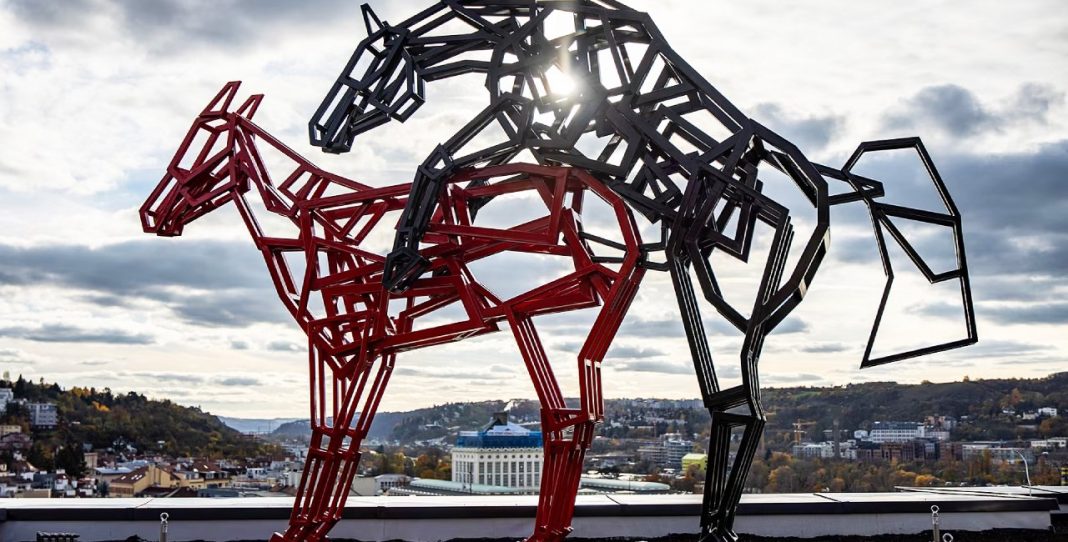 Controversial Horse Sculpture on Prague Rooftop Ignites Public Debate