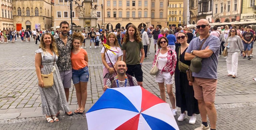 Discover the Joys and Excitement of Being a Tour Guide in Prague