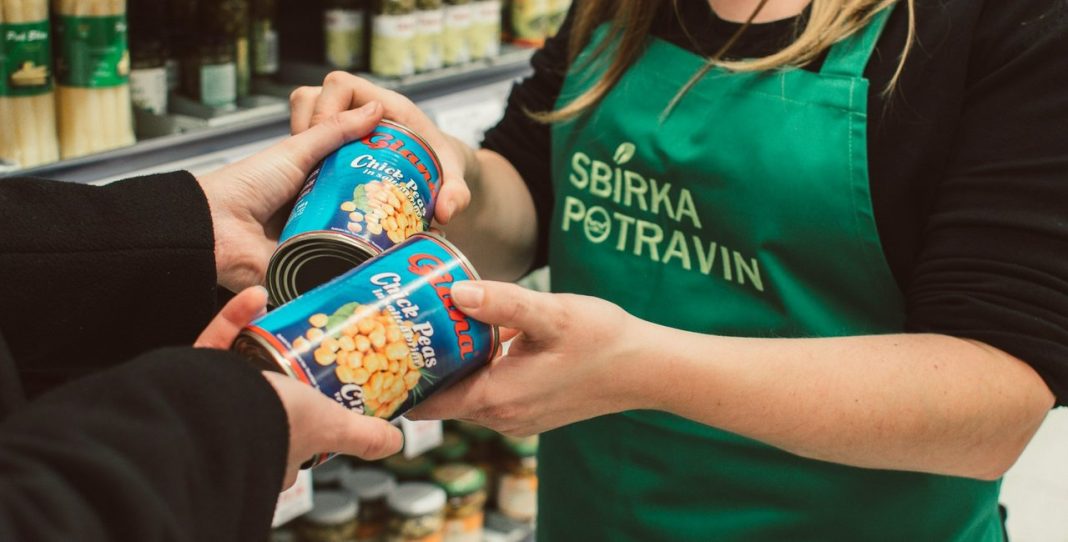 Lend a Hand This Weekend: Food Drive and Winter Assistance in Czechia