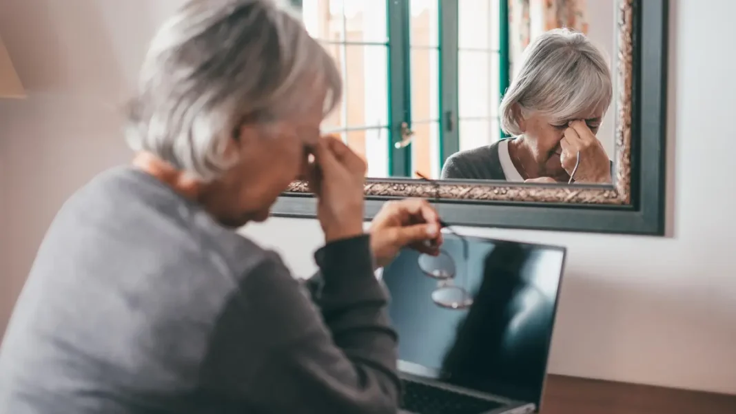 Prague Woman Falls Victim to Fraudulent Courier, Loses Thousands