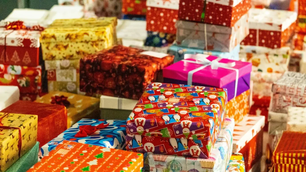 Record-Breaking 65,000 Gifts Donated for Children in Need in Shoe Box Campaign