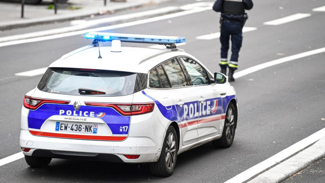 Unknown Attacker Stabs Three Women in Central Paris Metro