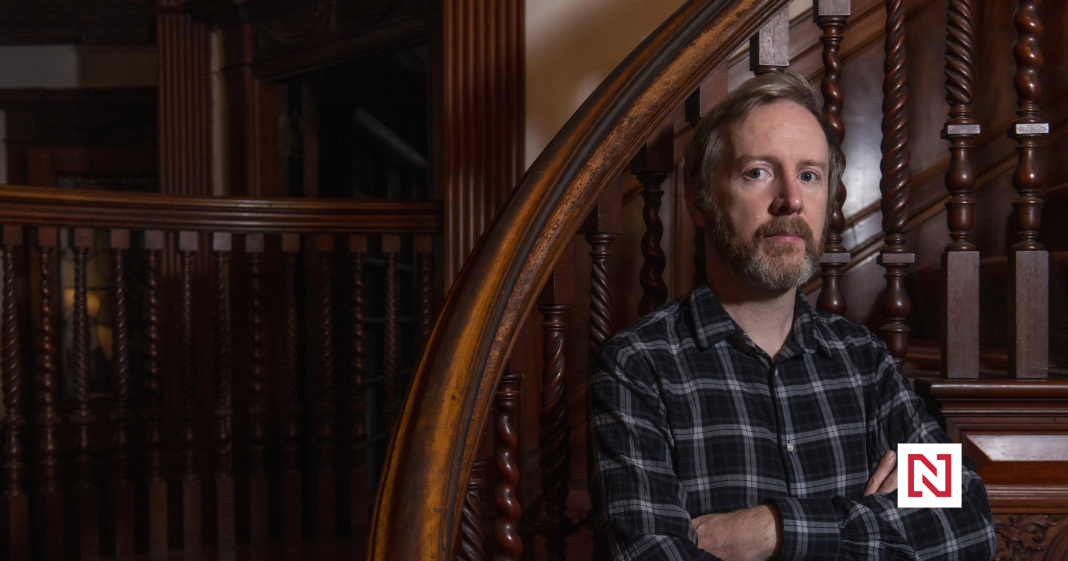 The Unexpected Turn of History: Exploring the Depth of the Novel “Včelí bodnutí”