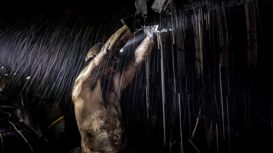 Winner of Czech Press Photo: Captivating Image of OKD Mine Worker Recognized
