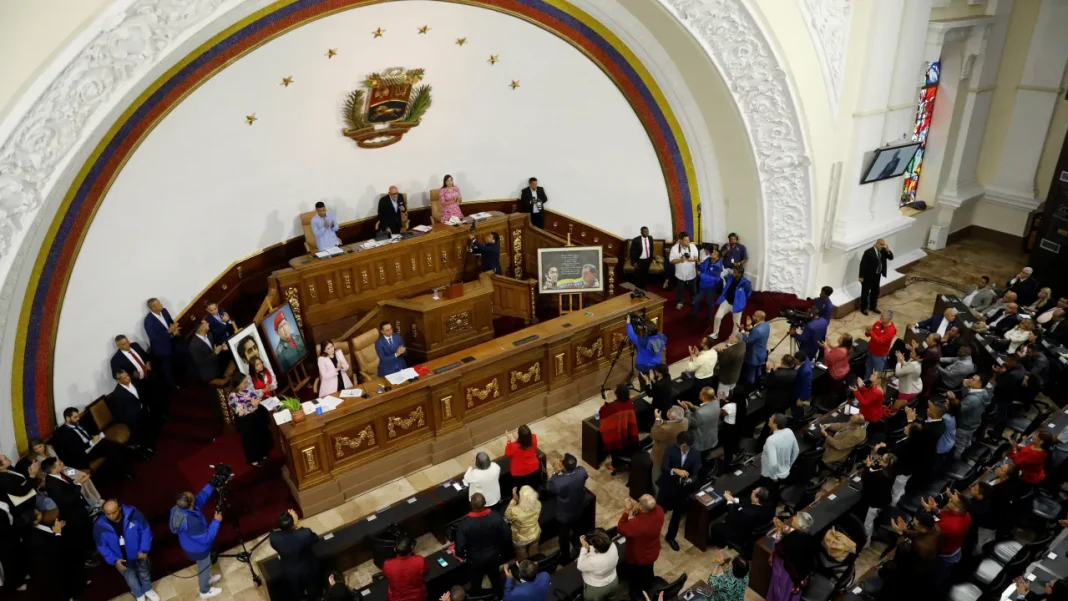 Venezuelan Parliament Approves Oil Sector Privatization Bill