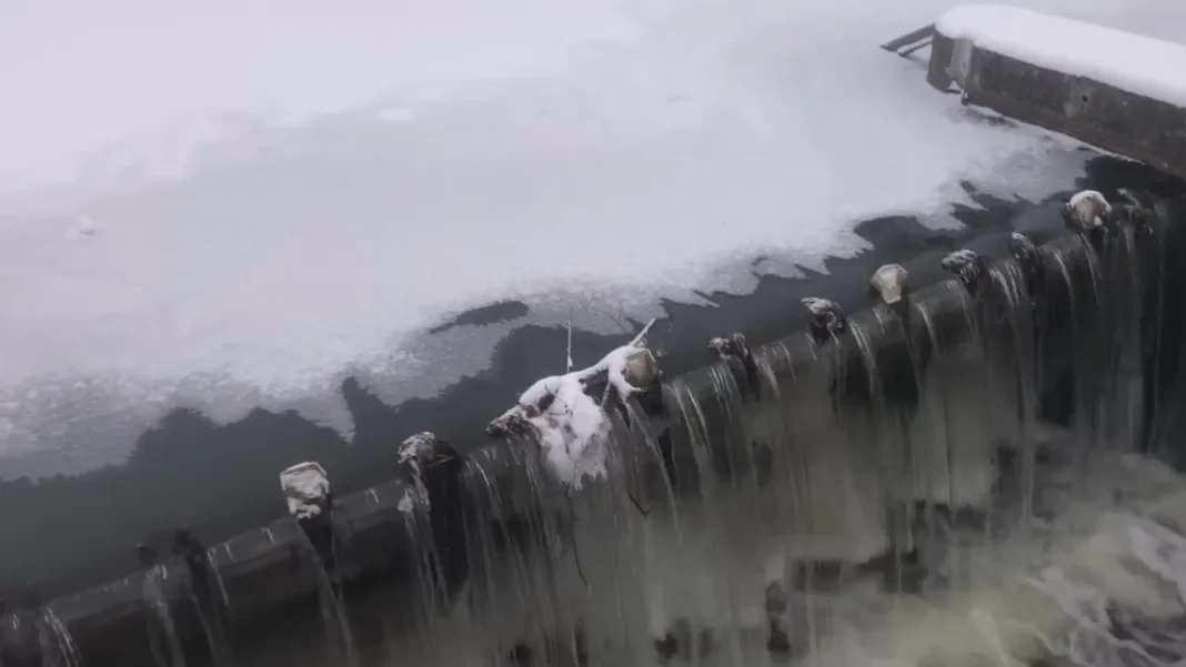 Operation of Small Hydroelectric Plants Halted by Ice During Freezing Conditions