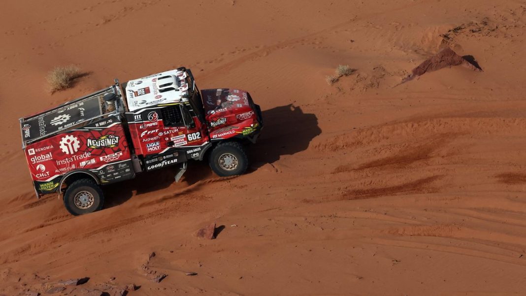 Dakar Rally: Loprais and Macík Close in on Truck Leader