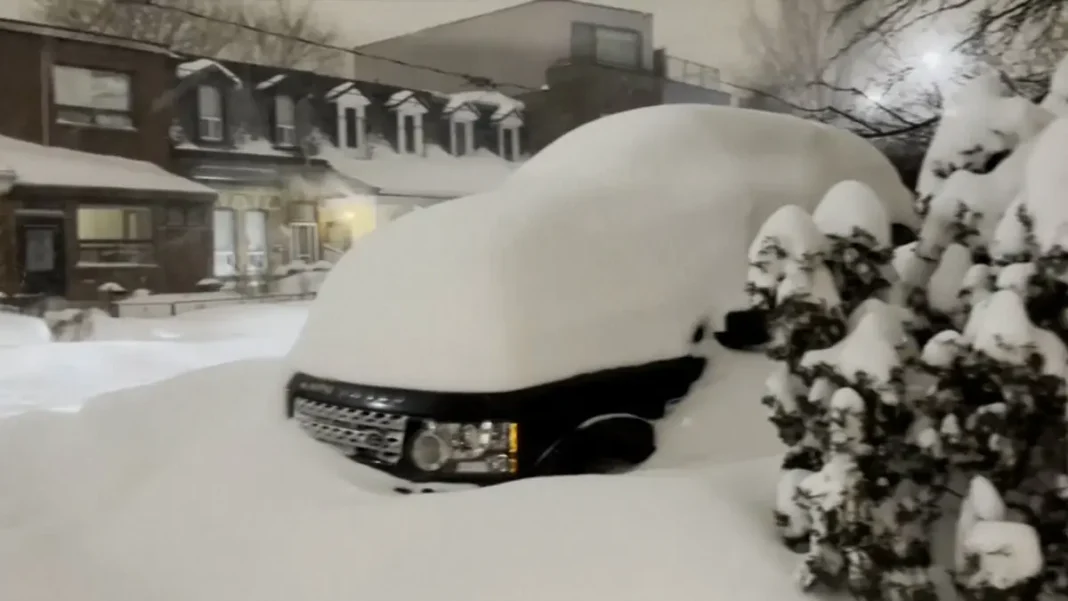 Half a Meter of Snow in Six Hours: Record Blizzard Hits Toronto