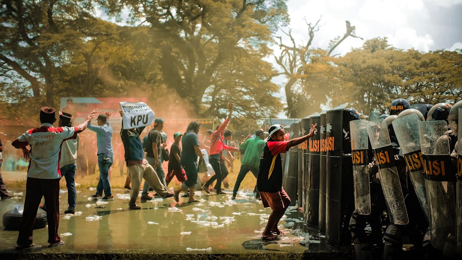 Venezuelan Author Warns: Maduro Betrayed by Military, Fears of Civil War