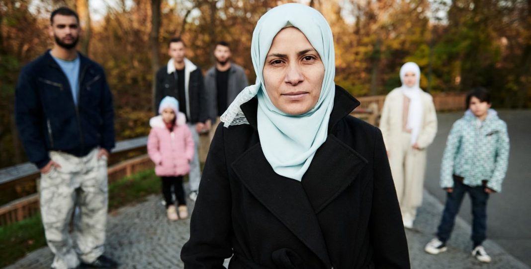 Exploring Dual Heritage: A Muslim Family’s Decade in Czechia on Film