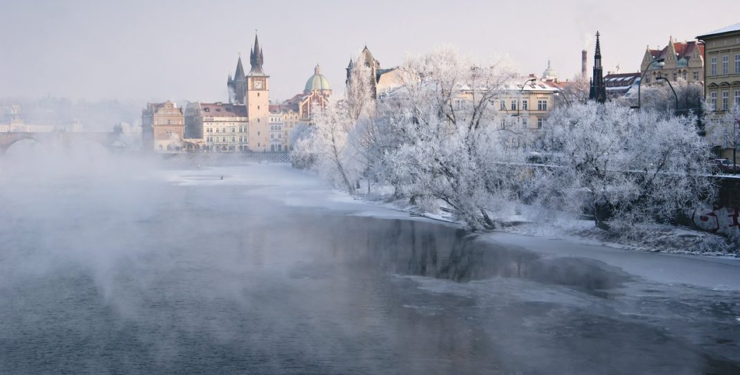 Stay Home: Officials Advise Against Non-Essential Travel as Ice Storm Hits Czechia