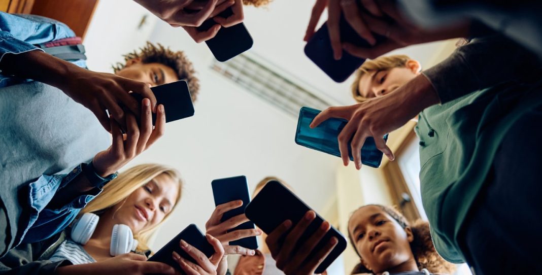 Czech Republic Considering School Phone Ban During Breaks, Inspired by Slovakia