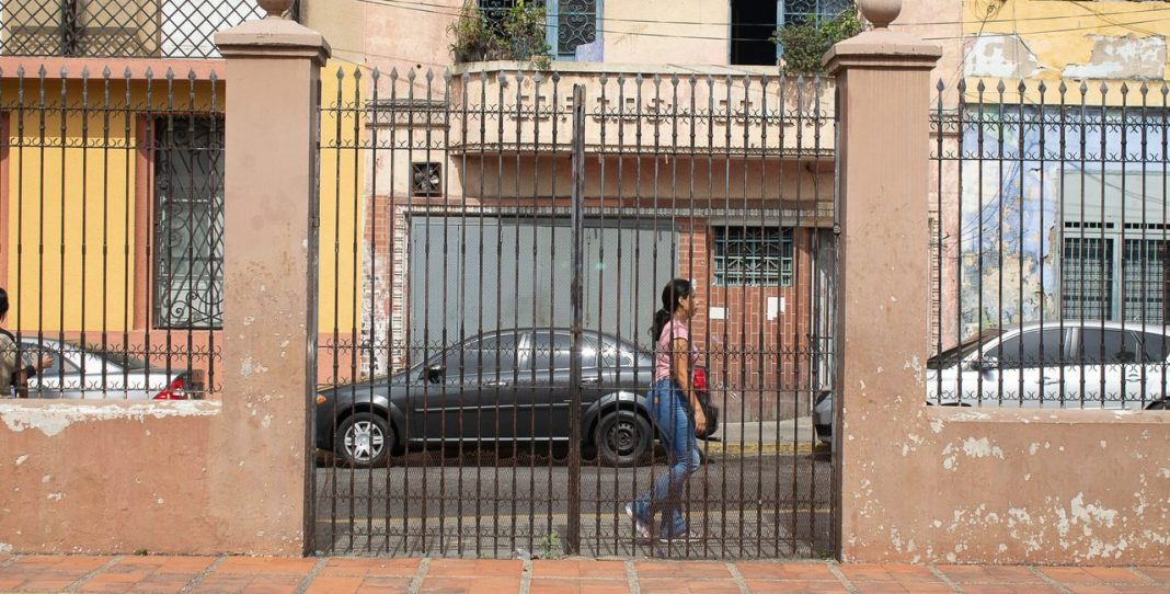 Czech Citizen Detained in Venezuela: Prague Calls for Calm Amid US Strikes