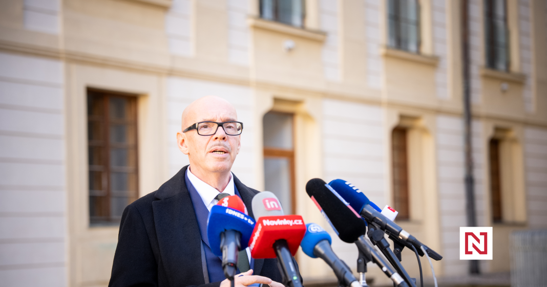 Plumber Avoids Public Discussions with Artists While Playing the Victim Role