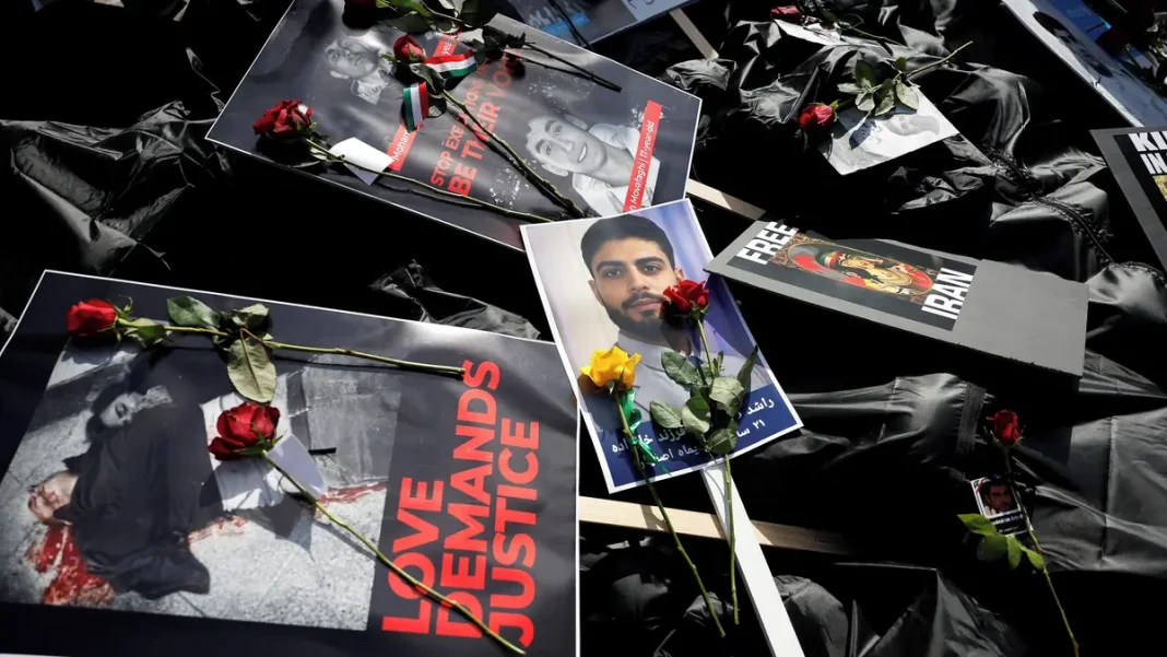 Iranians Chant Anti-Regime Slogans from Windows and Rooftops