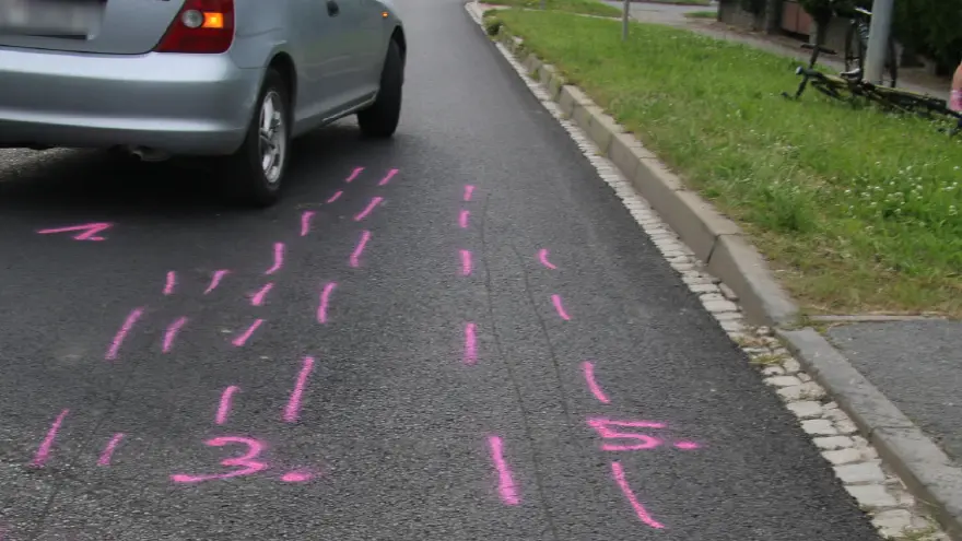 Driver from Plzeň Stops Cyclists Due to Riding Style