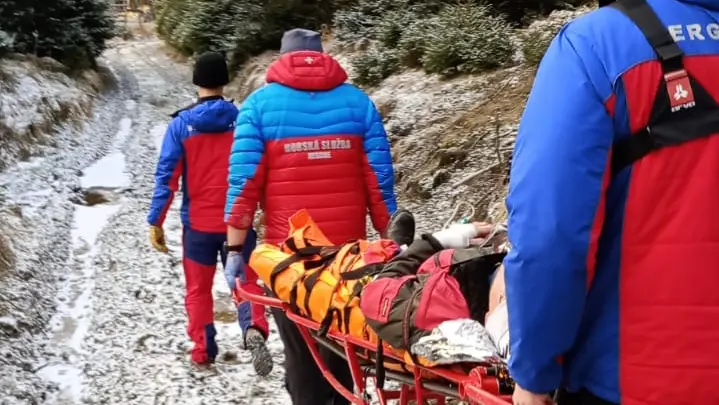14-Year-Old Skier Suffers Serious Injuries in Boží Dar Accident