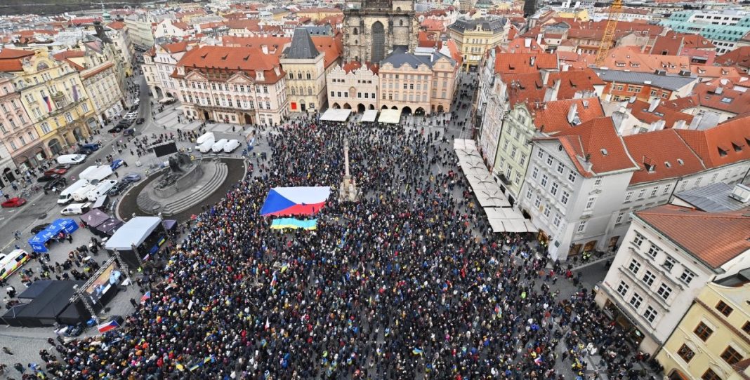 Thousands in Prague Commemorate Anniversary of Ukraine Invasion